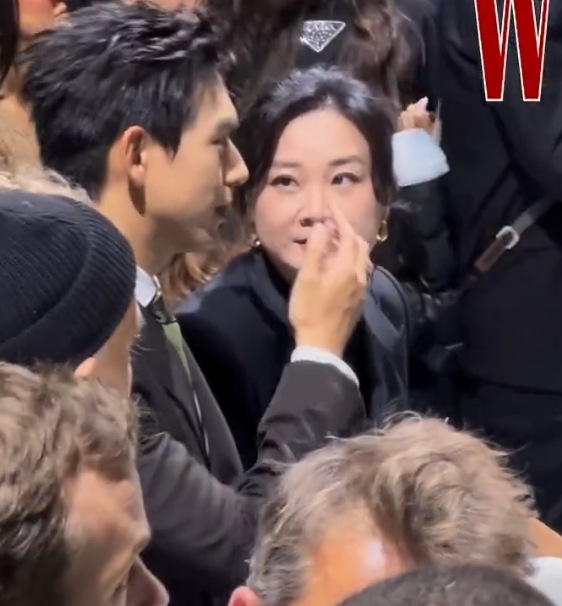 贾玲李现同框看秀
