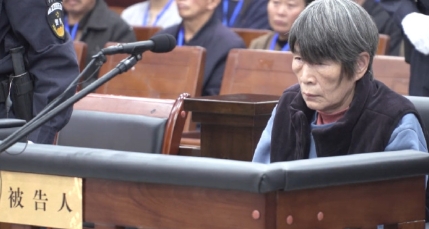 杨妞花代理律师王文广称，余华英此前庭上辩称自己并非主犯，而是受到丈夫王加文及情夫