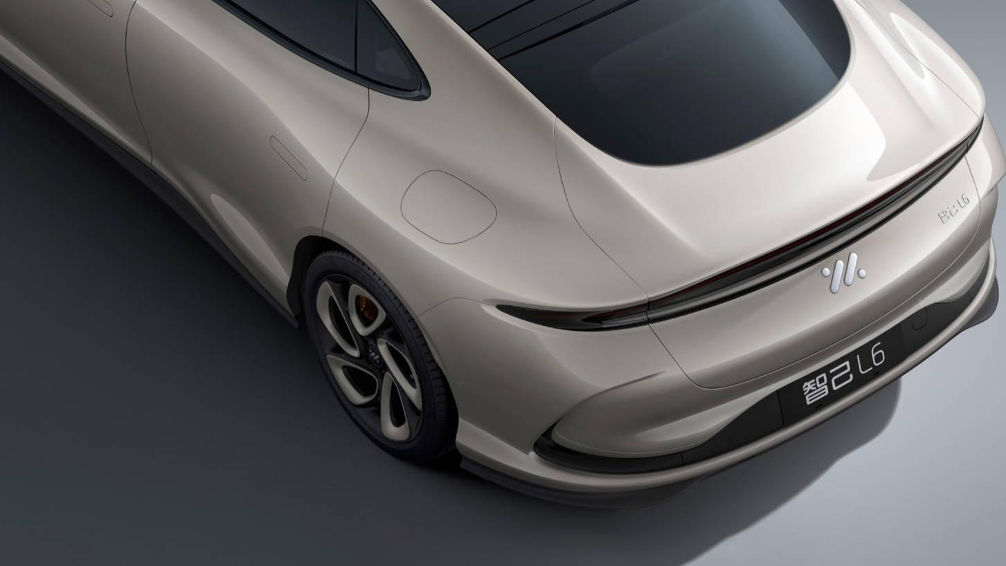 智己汽车，积重难返？