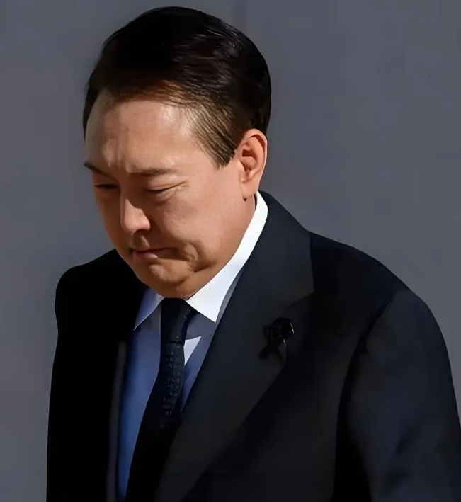尹锡悦彻底心碎了！
尹锡悦没想到拜登会对他如此狠心，派布林肯来韩国竟然都懒得看他
