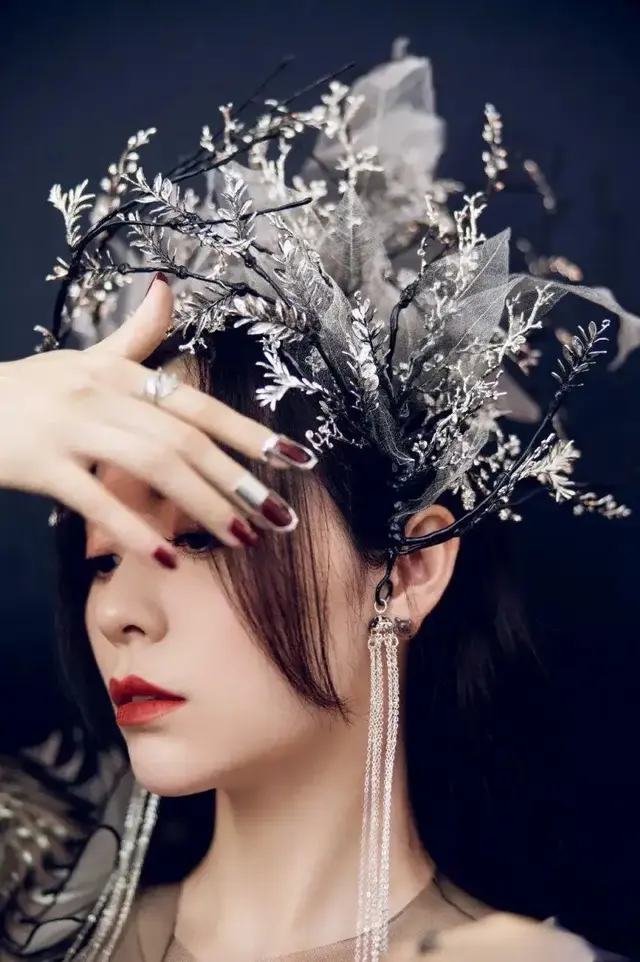 张靓颖惊艳全场!透视鱼尾裙秀出绝美曲线,引领时尚新潮流!-第4张图片-九妖电影 张靓颖惊艳全场!透视鱼尾裙秀出绝美曲线,引领时尚新潮流!-第4张图片-九妖电影