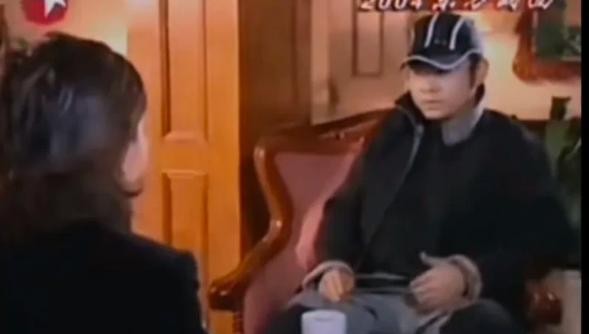 刀郎第一次婚姻是他生命中一段极为痛苦的经历。他在海口生活时，妻子突然表示需要离开