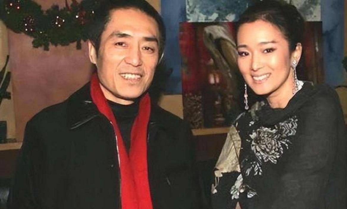 1987年10月23日，肖华从张艺谋衣服的兜里掏出一封巩俐写给张艺谋的情书，肖华