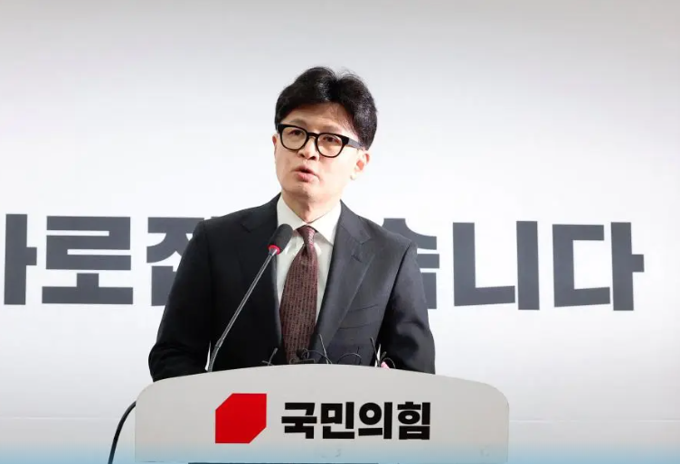 崩溃！韩国执政党党首因支持弹劾尹锡悦辞职