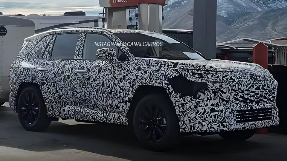 视觉进化！丰田新RAV4官图发布，尺寸加长成定局，新增纯电版