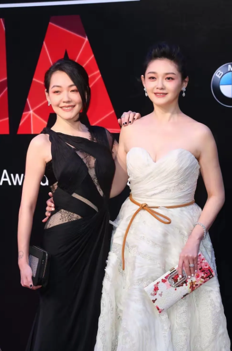 老S炸窝了！原来是因为自己竟然被二女儿给骗了！

根据台媒报道，当年DS离婚后，