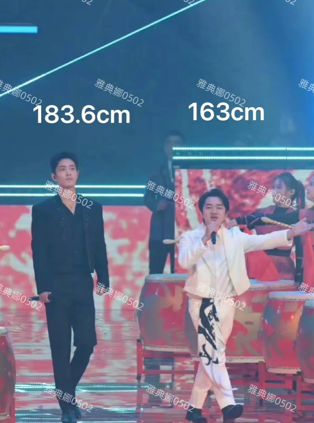 王祖蓝哪有1米63？
看他跟肖战这个身高差可不止20厘米，去掉增高鞋真实身高怕是