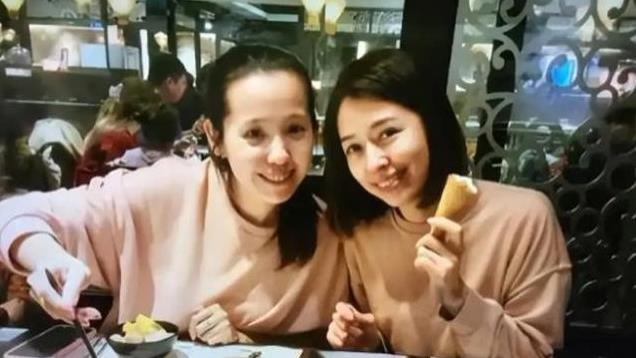 郭碧婷接爸爸到香港婆家过年 父女俩长得很像，几道菜肴引网友热议