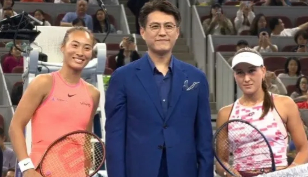 郑钦文已经成为继刘翔、姚明之后的中国第3位有国际影响力的体育明星！不信请看看9月