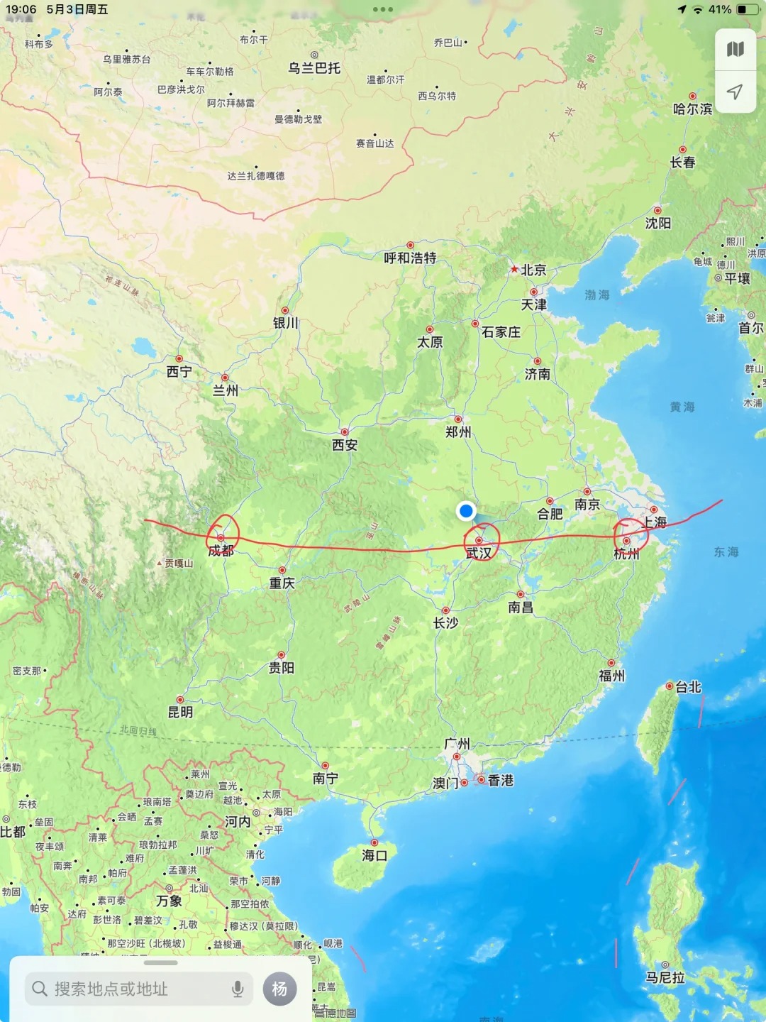 这些城市竟然都在，同一条纬线，经线上
银川重庆贵阳———同一条经线
成都武汉杭州