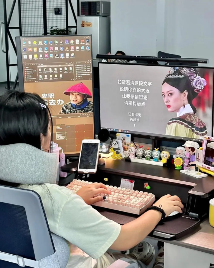 同事说，看了这么多壁纸还是你的最气人