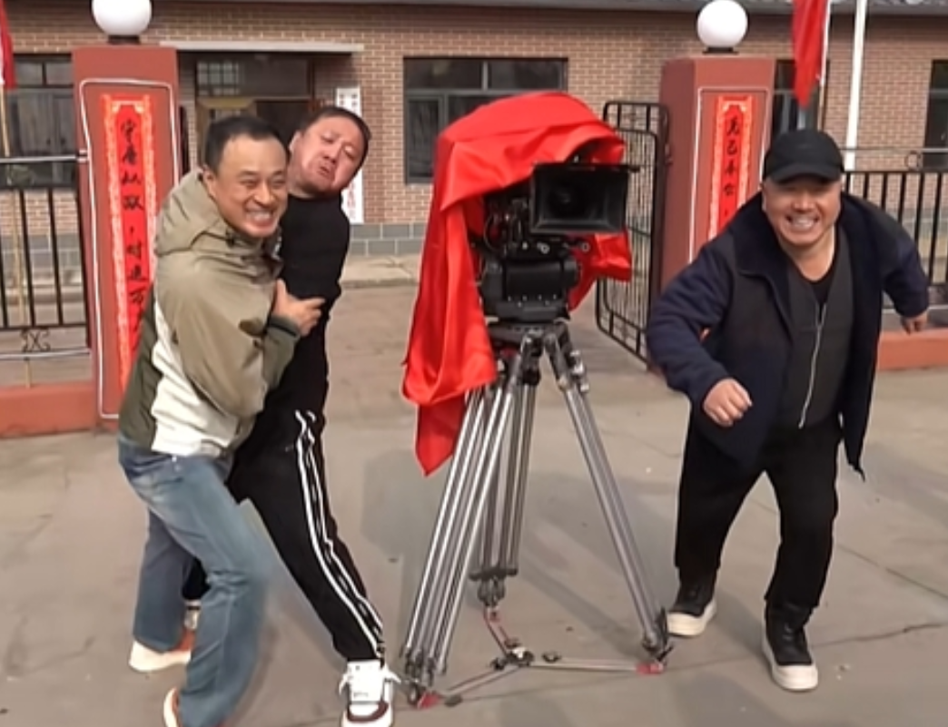 10月26日11时18分，《乡村爱情18》举办开机仪式，并打出了响亮的口号：我们