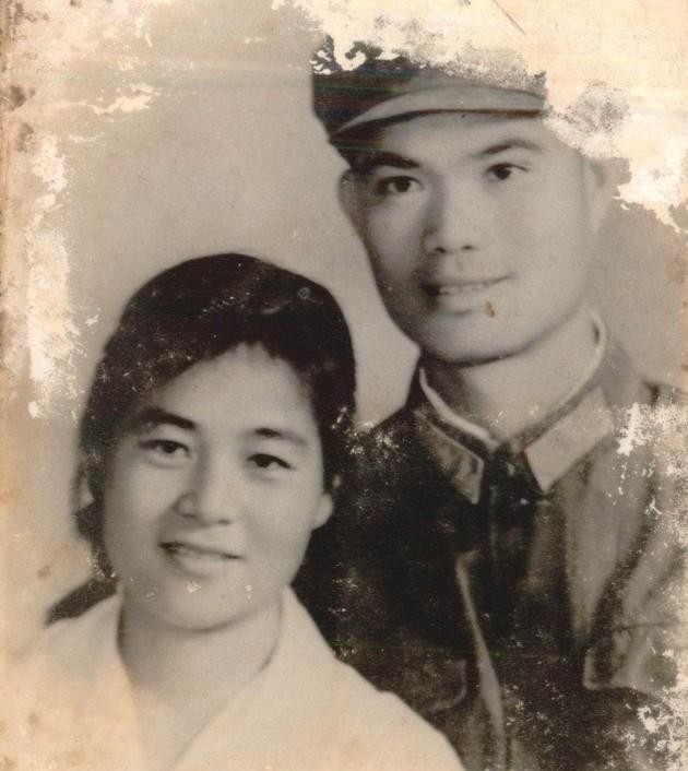 1971年，23岁的女干部李玉枝嫁给了一级伤残战斗英雄，婚后，她竟然拿布条把自己