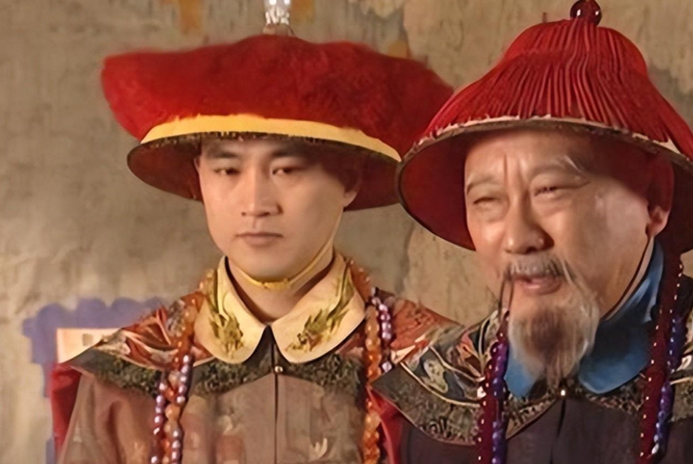 康熙为什么传位于四阿哥胤禛，来看看他临终前对他儿子们的点评！1，废太子胤礽。根本