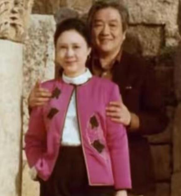 86这年纪以这种方式离开，真的是潇潇洒洒，走好！
 
琼瑶，书是理想主义，追求的