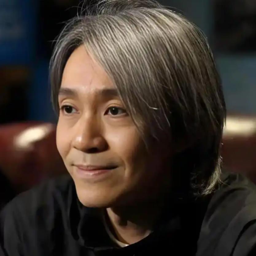 周星驰为什么还不出新电影，是沒钱拍了还是钱已赚够了？

本质上他是被软封杀了，即