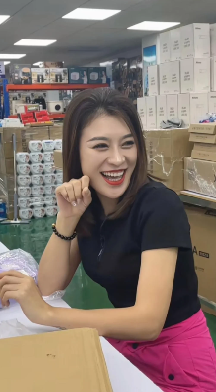 这笑容不太正经呀？？？？