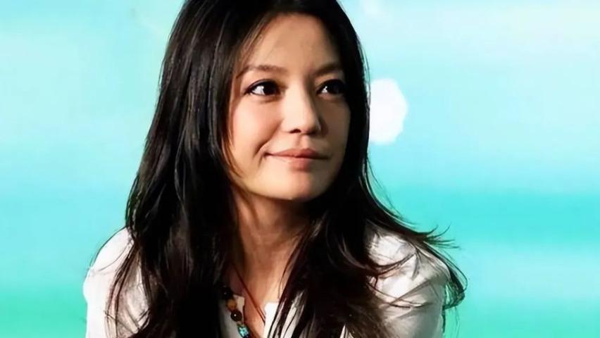赵薇被封，儿媳卷走五点二亿，丈夫病逝