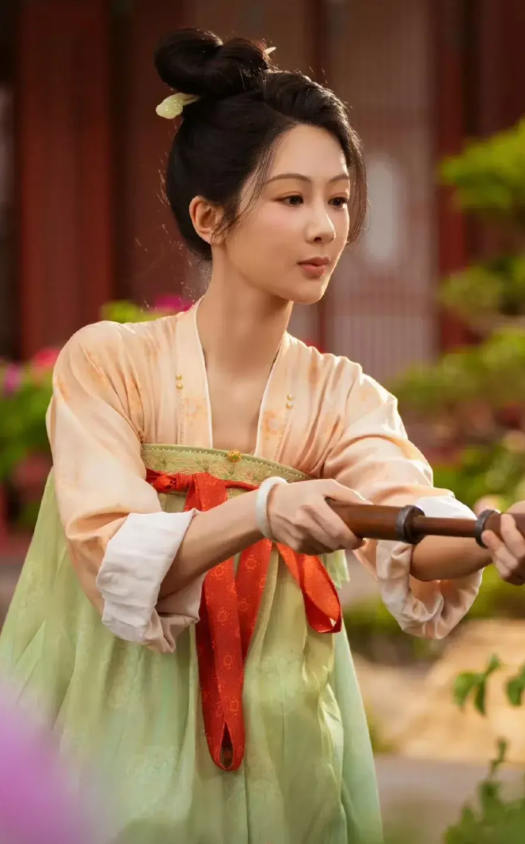 为什么许多人弃剧，国色天香，
这三处细节，

1，一部剧，都是冲着主演去的，但是