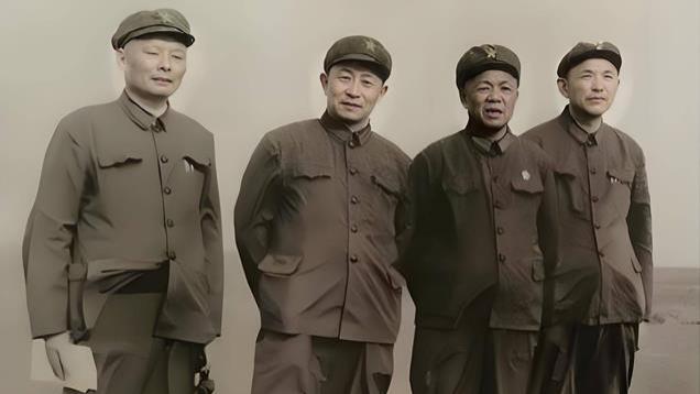 钟伟因挺黄克诚，被下放20年，平反后请黄帮忙，却被说不懂事