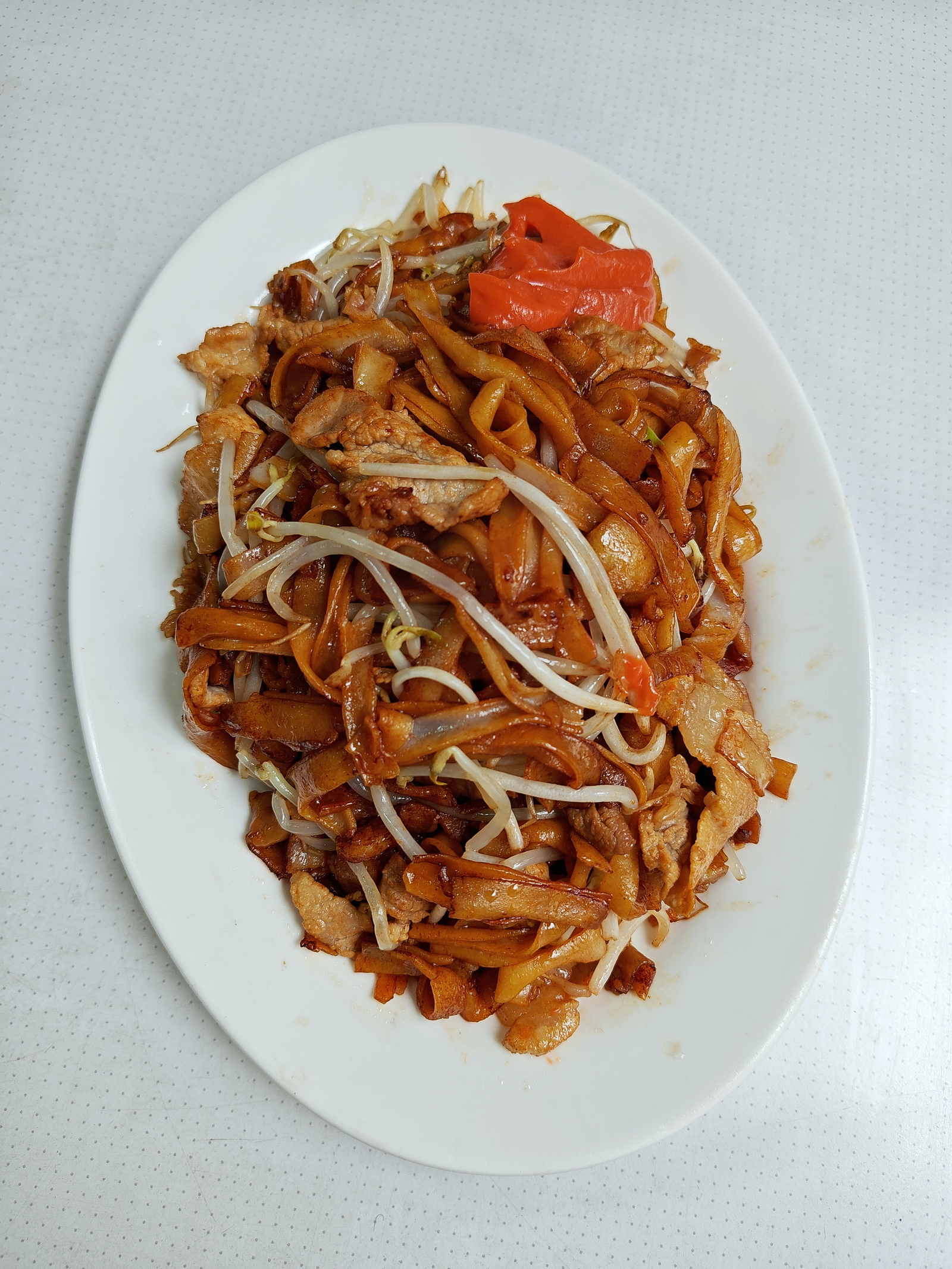 这次回家买了散装的不辣甜味辣椒酱，用辣椒粉，番薯，糖，色素，防腐剂做的，不是蒜蓉