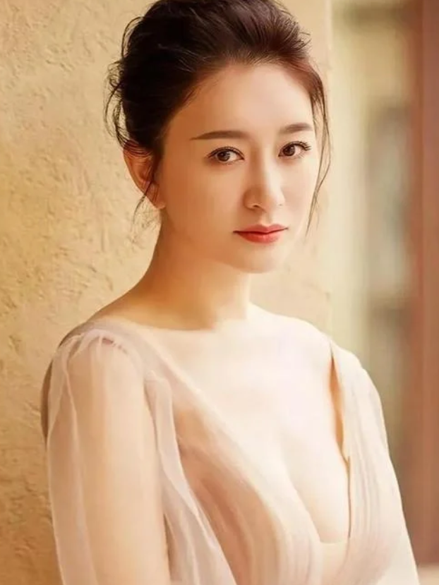 李小冉刘亦菲谁比较美？