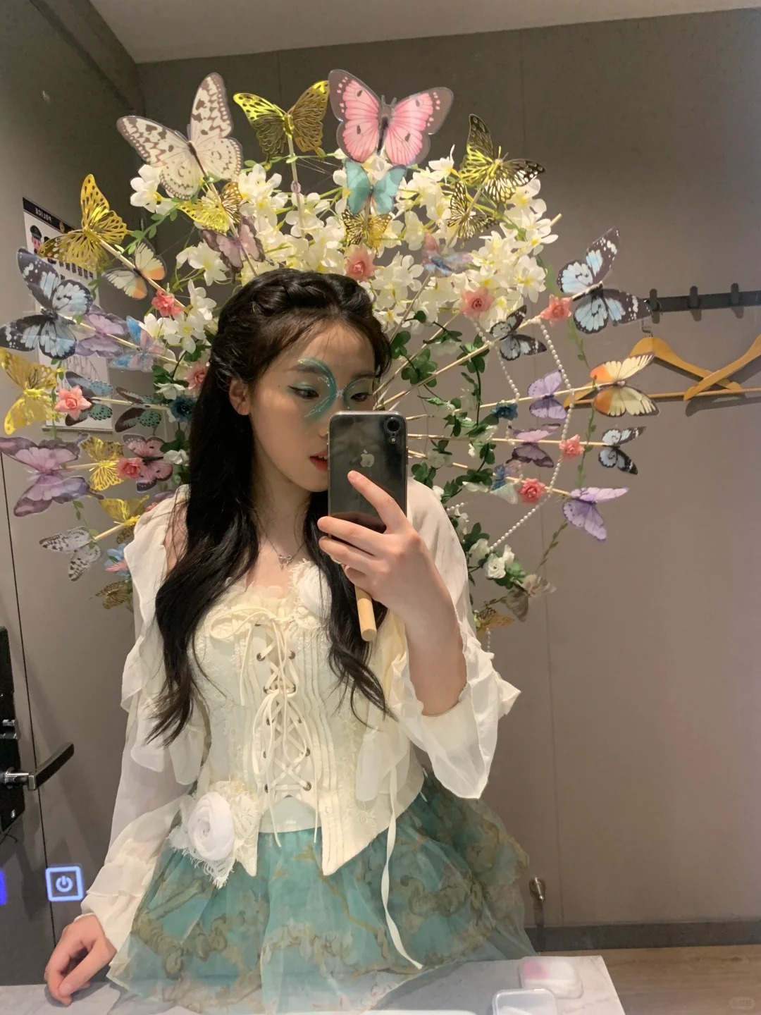 薛老师送给你的礼物带不进来了
准备了两个月的礼物坐高铁带过来最后不让进
其实能猜