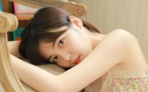 未婚夫和白月光出了车祸，我去医院捉奸，偶遇前任，他将我抵在墙角，低声下气的求我.......