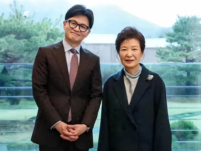 尹锡悦刚被停职，韩东勋又主动离职，原来他的“小心思”也藏不住了