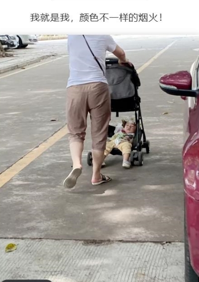 怎么会有小孩这样坐车