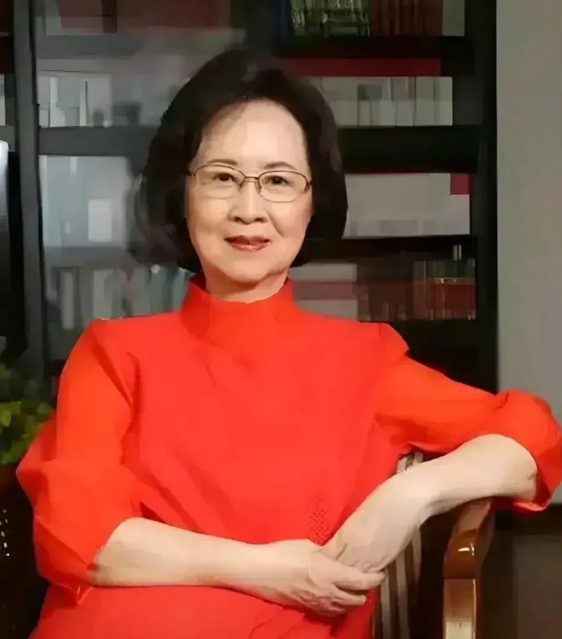 琼瑶去世了，但她妈妈的一番话让我彻底醒悟了！
琼瑶说过，她妈妈是一个很开放，很先