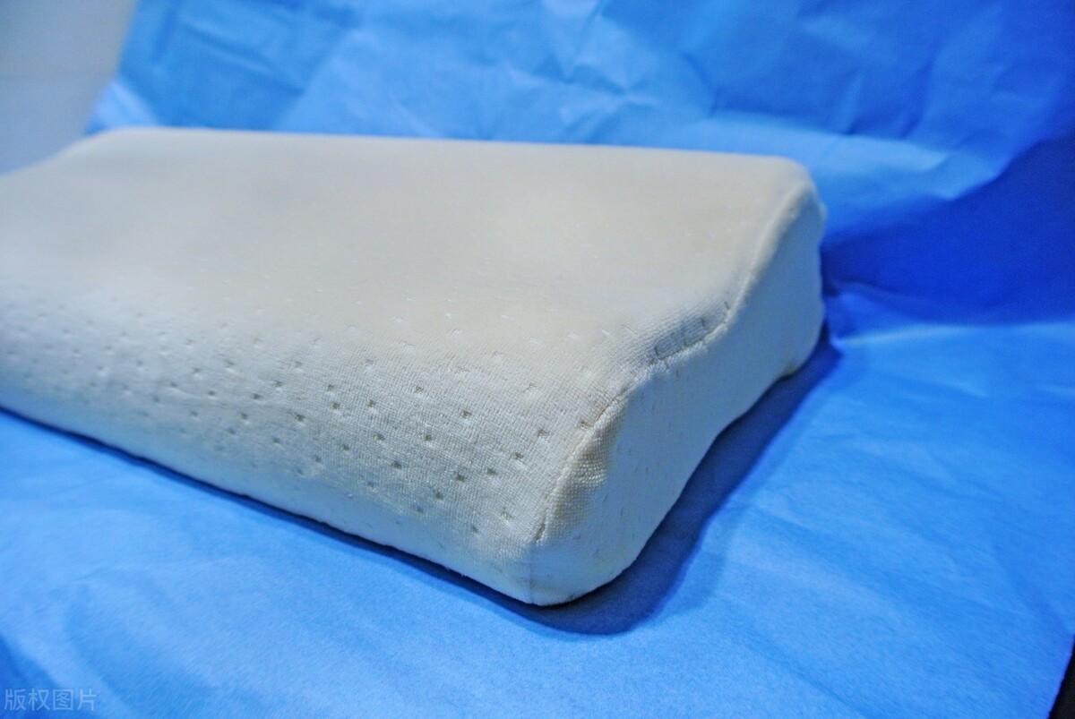 经验就是

不要买乳胶枕！！！

乳胶枕也好，乳胶床垫也好，都是营销大过实际的智