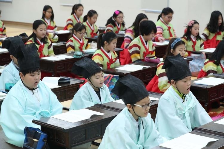 如果有人想什么叫“假努力”，你多看看韩国人就明白了。

有一个节目，一个韩国的家