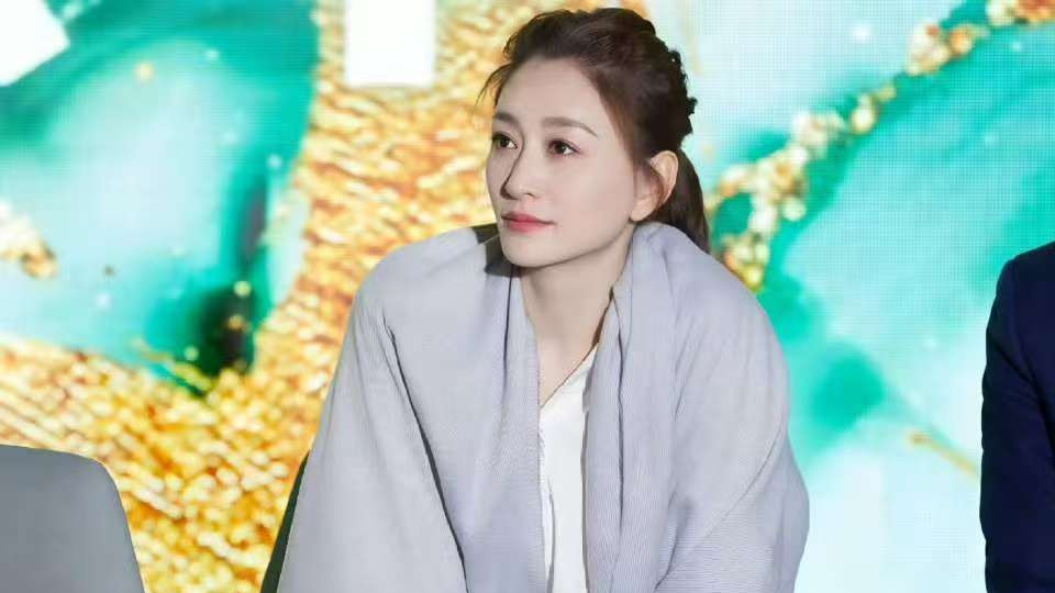 李小冉：岁月不败美人，自律成就典范