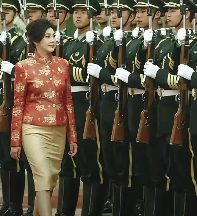 同样都是泰国元首，英拉和佩通坦一比便知！

英拉，在位期间来华访问几次，除了好看