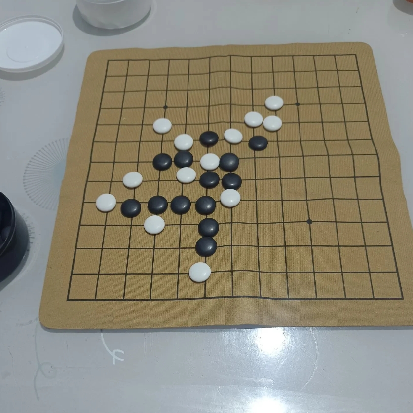 我一大把年纪了，对于这种棋儿一窍不通。为了防止假期孩子们看手机，我今年特意从网上