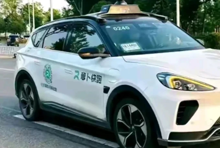 强烈建议全国都推广“萝卜快跑”，不得不承认几个事实：

1、再也不用贷款买车了，