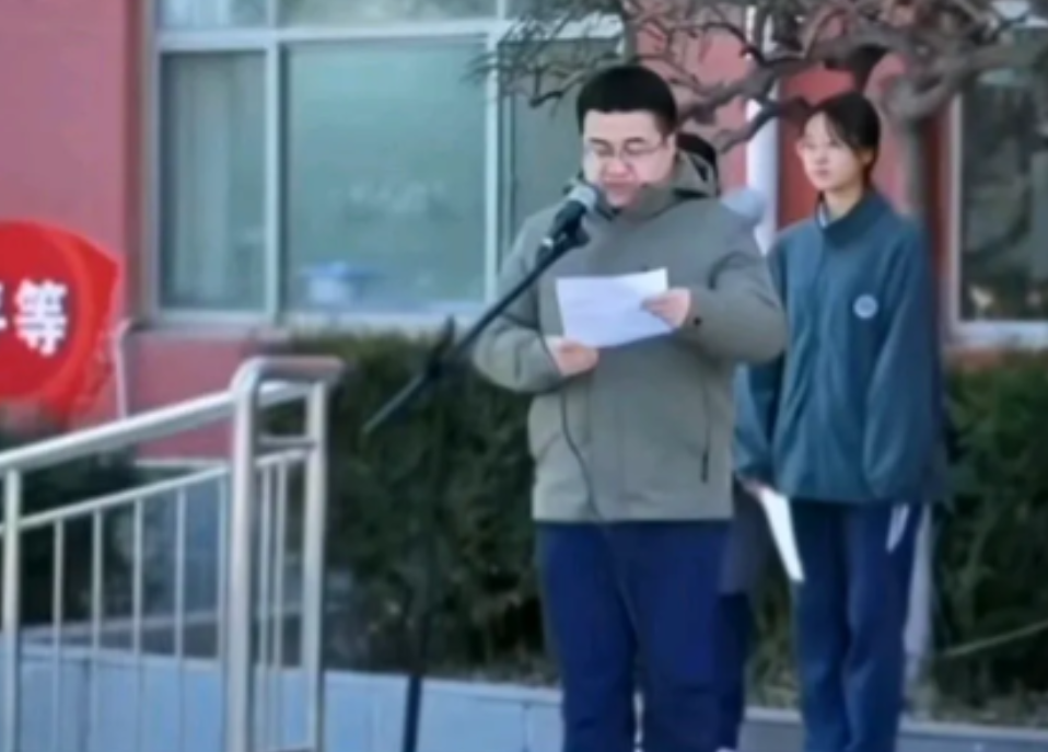 舍生取义好儿郎！近日，银川地震郭庆背同学下楼的行为受到学校嘉奖，奖励9000奖学