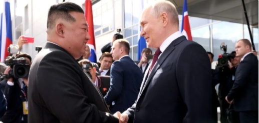 1，意大利的G7峰会，西方齐聚一堂，还请来了泽连斯基，主题就是怎样对付俄罗斯，顺