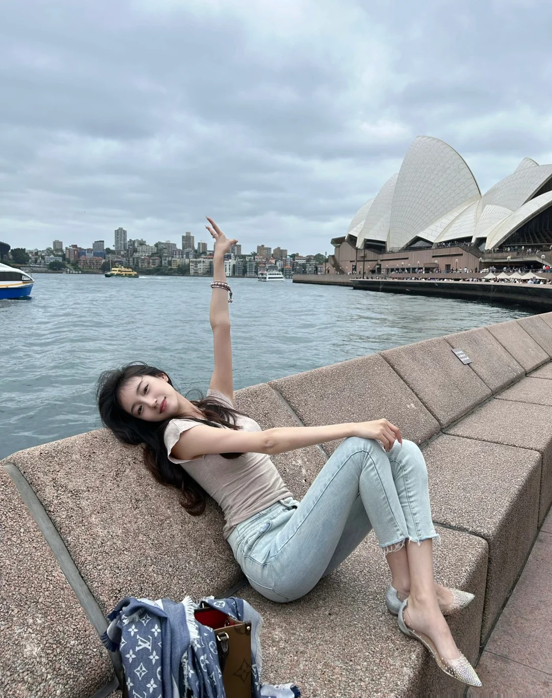 🇦🇺悉尼留学｜去歌剧院吹吹风
开学啦 没课的时候又溜达到悉尼歌剧院了
阴天拍
