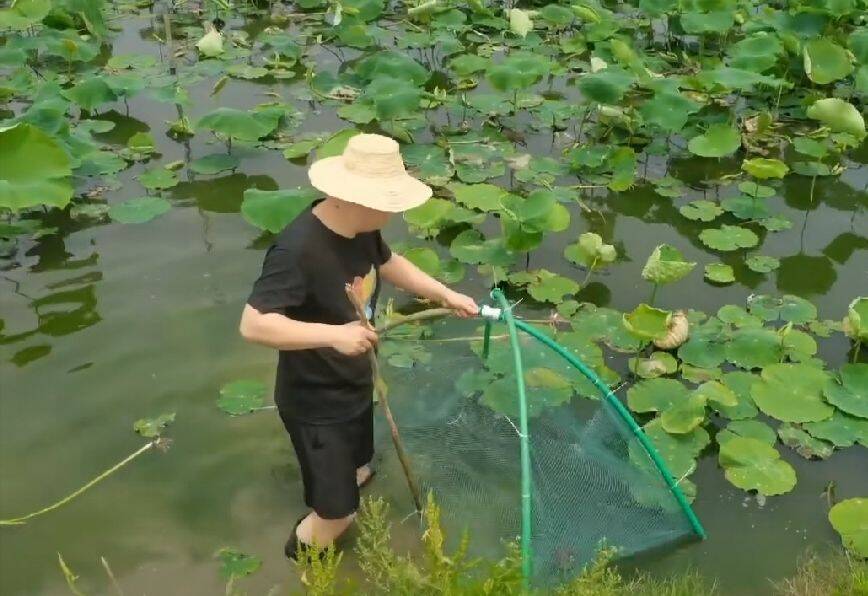 这里有鱼吗， 试试看吧。反正一个小时了还没有收获。