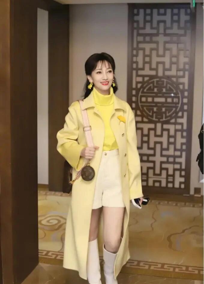 赵雅芝魅力不减，优雅时尚成典范！