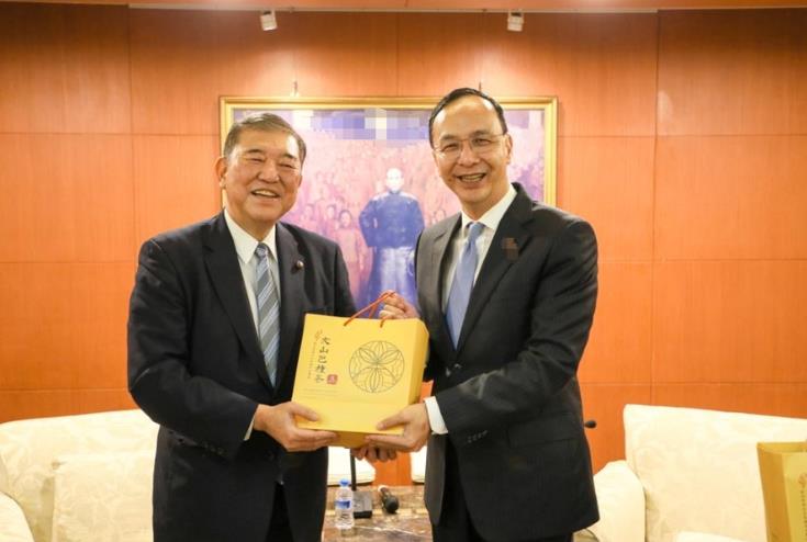 石破茂将接任日本首相，国民党主席朱立伦第一时间祝贺，希望能够“深化情谊”。石破茂