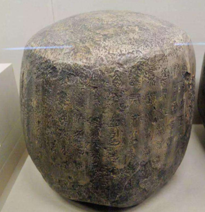 1948年底，蒋介石败走台湾，因为飞机超载，只得丢下10块大石头，没想到，这10