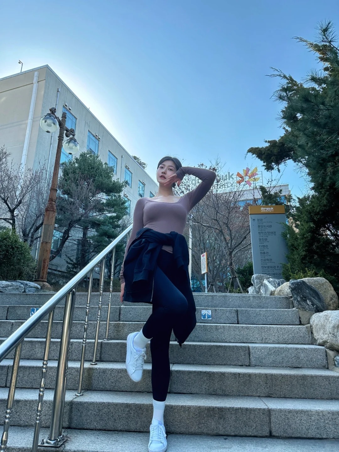 挤挤然后小手比耶