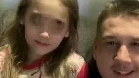 21岁大学生献身外国偶像后，被男友删除，“已婚洋垃圾”网友怒！