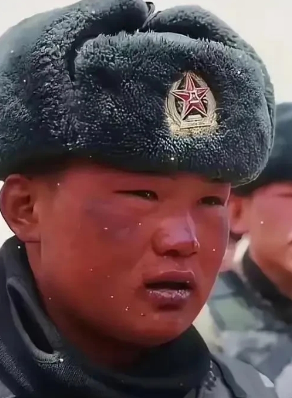 这不是特效，也不是摆拍，这是印军望远镜中看到中国军人的样子，在这一刻，我被这张照
