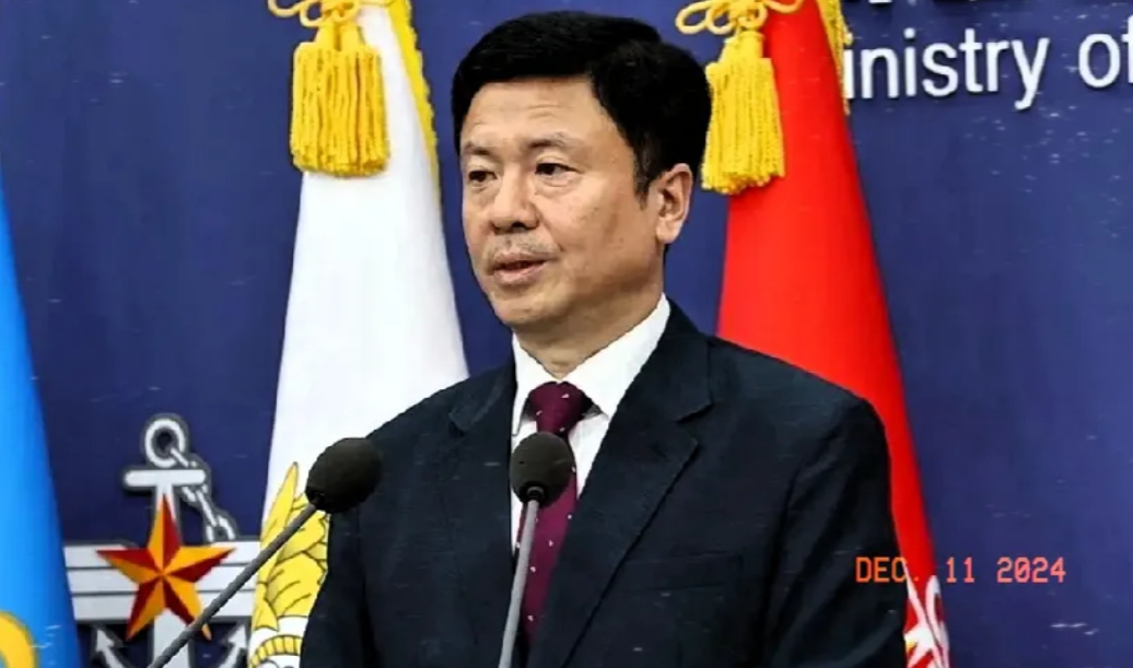 韩国国防部发言人全河圭：我们的军队听总统尹锡悦的话，法律上总统说了算。
 媒体：