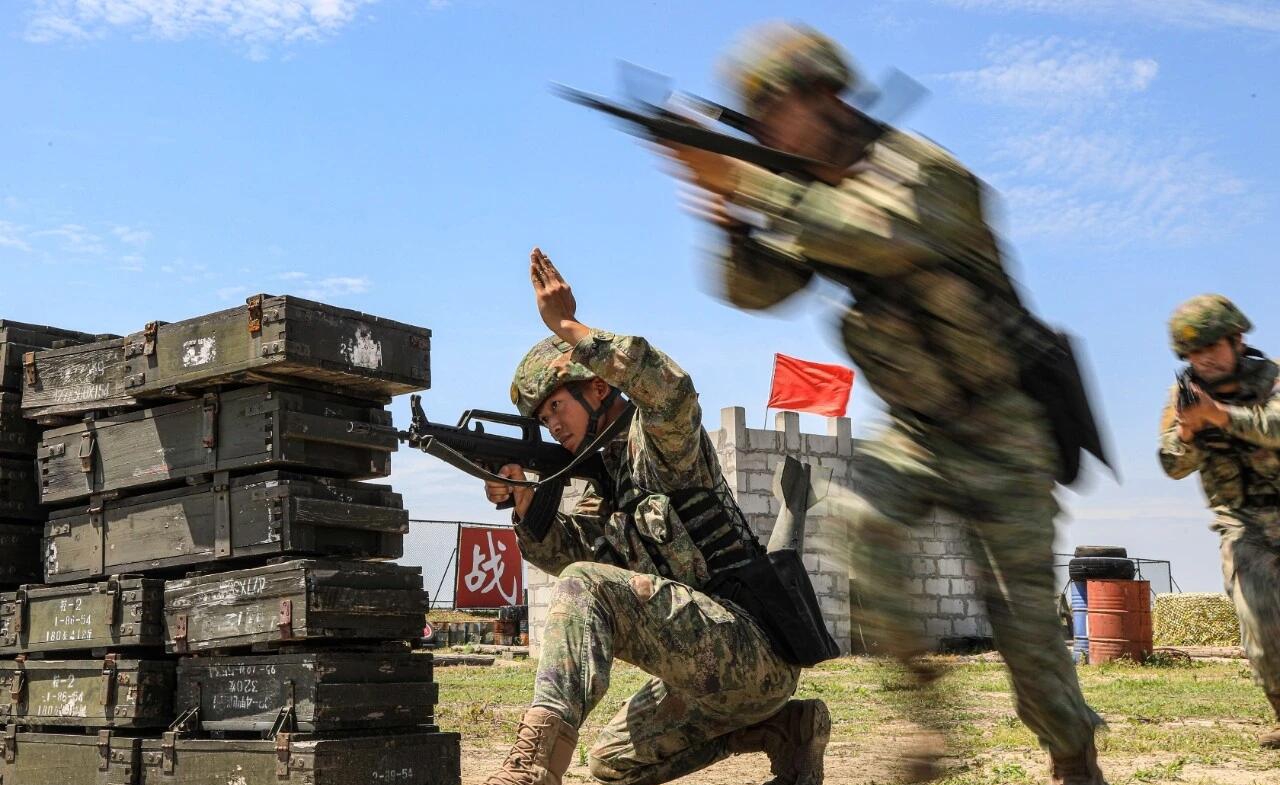 警卫尖兵，冲锋！赛场对接战场，比武就是打仗。