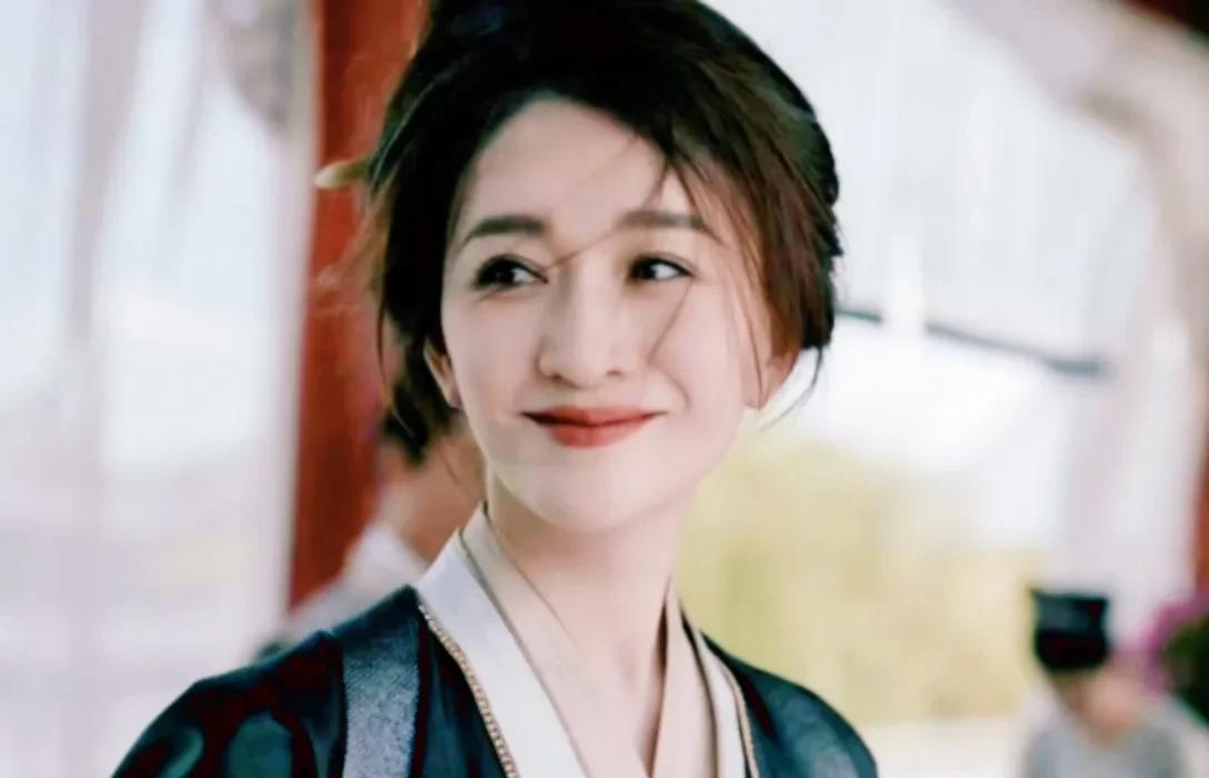 李小冉真不应该参加《一路繁花》这个节目，网友表示以前对她观感还挺不错的，现在怎么